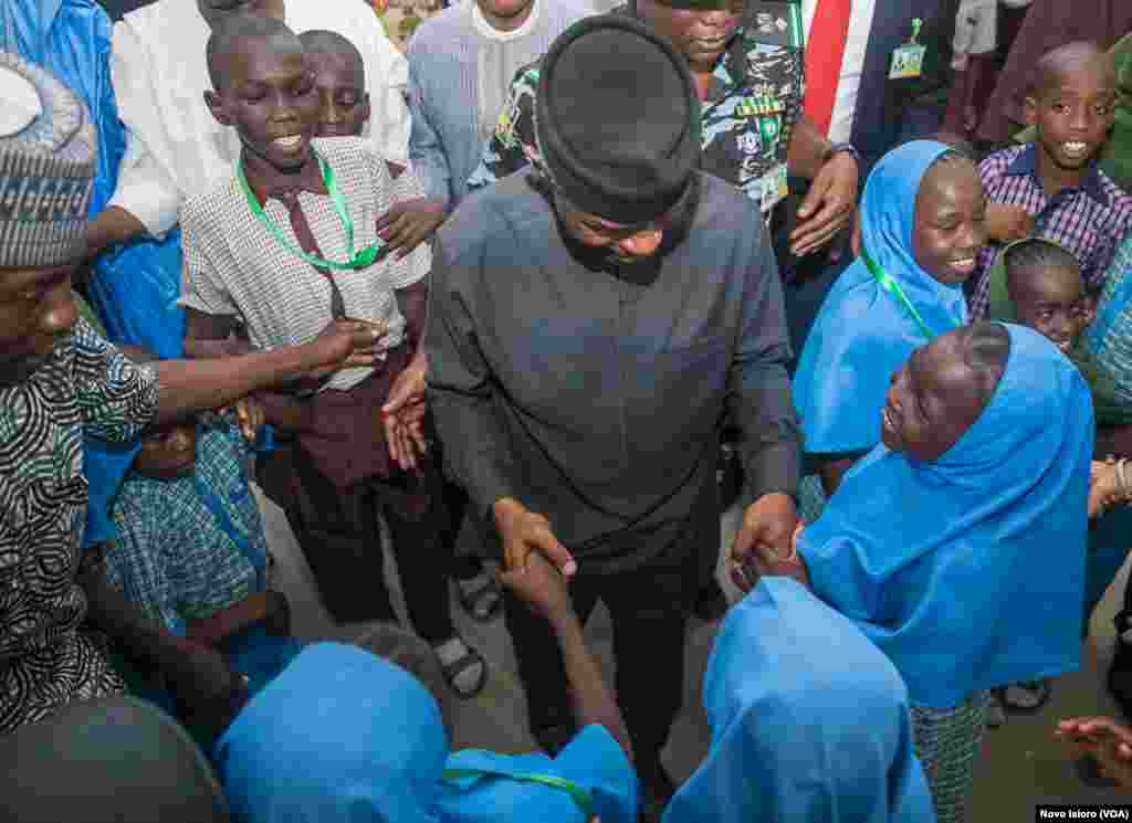 Yemi Osibanjo Ya Ziyarci Sabuwar Makarantar Kwana Da Aka Ginawa Marayu A Borno