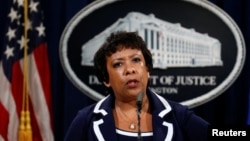 Bộ trưởng Tư pháp Hoa Kỳ Loretta Lynch phát biểu về vụ giết hại các sĩ quan cảnh sát ở Dallas, Texas, trong một cuộc họp báo tại Sở Tư pháp ở Washington, ngày 8 tháng 7 năm 2016.