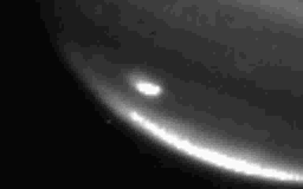 En esta foto se puede ver como asteroide impacta la superficie de Jupiter.