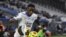 Bouna Sarr contrôle le ballon lors d'un match entre Marseille et Lille au Velodrome, France, le 20 septembre 2020.