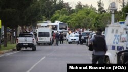 A bomb attack targets a police shuttle in Diyarbakır, Turkey, killing at least 3 and wounding 45 people, May 10, 2016.