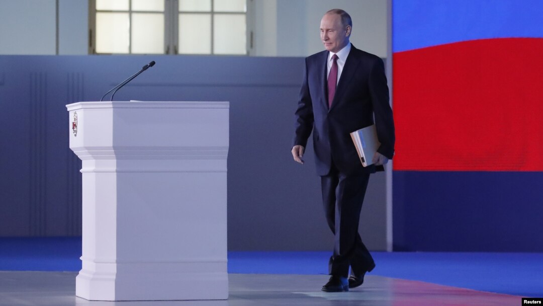 Presiden Rusia Vladimir Putin bersiap membawakan pidato kenegaraan tahunan, di Moskow, 1 Maret 2018.