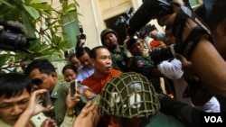 Nghị sĩ đối lập Um Sam An, người lãnh án tù vì đăng tải một bản đồi "sai sự thật" về biên giới với Việt Nam. (Leng Len/VOA Khmer)