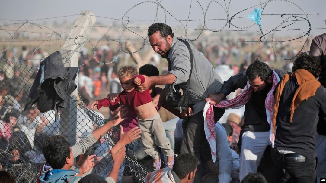Pengungsi Suriah di kamp pengungsi di Akcakale, Sanliurfa, Turki tenggara (foto: dok).