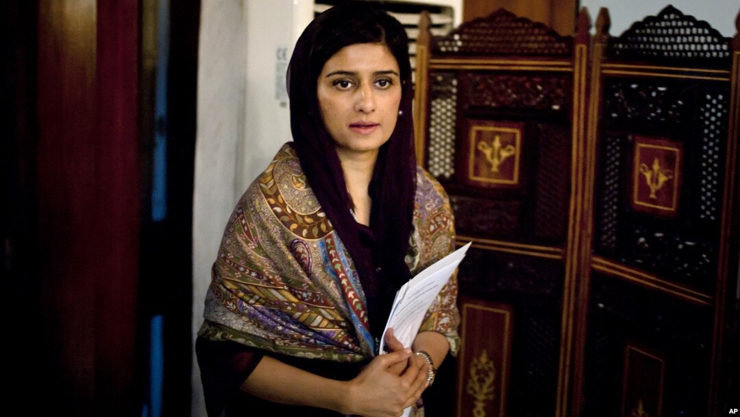 Pakistan's Foreign Minister Hina Rabbani Khar arrives to speak at a press conference in Islamabad, Pakistan, Thursday, Jan. 10, 2013.