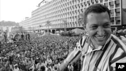 Ugo Čaves tokom govora u Karakasu, 4. februara 1998, kojim je obeležena godišnjjica neuspešnog puča šest godina ranije