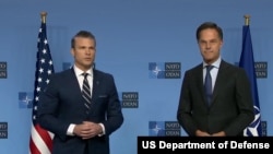د متحدو ایالتونو د دفاع وزیر پیټ هیګسیټ د ناټو له مشر مارک روټه