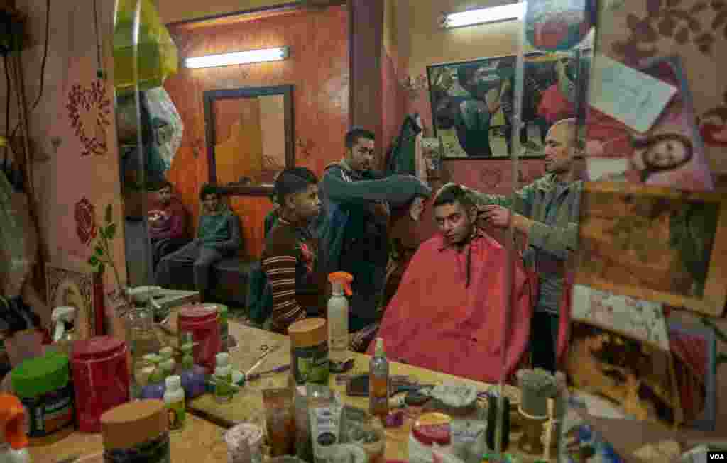 Aiming to look their best on a special day, men get haircuts as they prepare to celebrate the feast with their families and friends. (Hamada Elrasam/VOA)