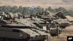 İsrail’in Gazze’ye kara harekatı beklentisi öncesinde bölgenin kuzeyinin tahliyesi için tanıdığı süre doldu. Tahliye rotası üzerinde bir konvoyun vurulduğu iddia edildi. Cephede askerleri ziyaret eden İsrail Başbakanı Netanyahu bir sonraki aşamanın yaklaştığını söyledi