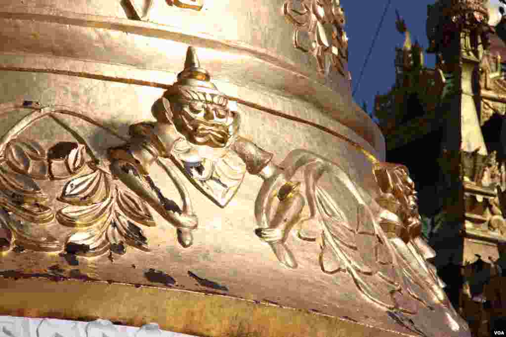 The Gold Pagoda inside Shwedegon Pagoda, Rangoon, Burma, November 22, 2012. (D. Schearf/VOA)
