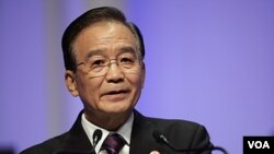 PM Wen Jiabao melakukan lawatan ke Timur Tengah, diperkirakan untuk mengamankan pasokan minyak bagi Tiongkok.