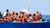 A bord de l'Aquarius, des migrants "épuisés", jeunes et "marqués" par l'exil