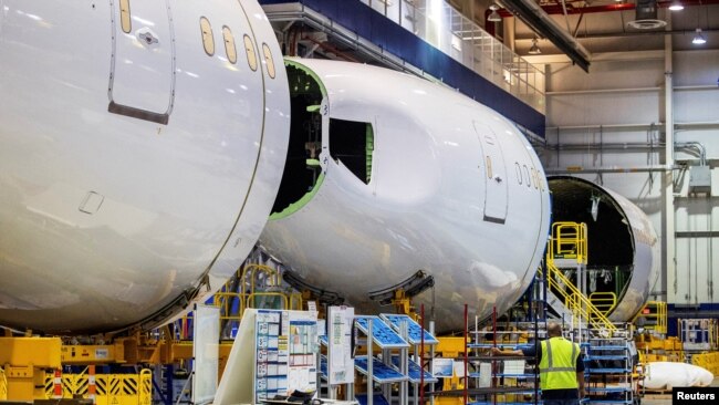 Gjatë prodhimit të avionëve Boeing 787 Dreamliner