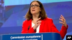 Komisioner Perdagangan Uni Eropa Cecilia Malmstrom berbicara di Brussels, Belgia. 