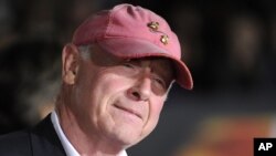 El director Tony Scott llega a la premiere de "Unstoppable" en Los Ángeles, el 26 de octubre de 2010. Scott se lanzó ayer de un puente en el condado de Los Ángeles y dejó una nota en su auto.