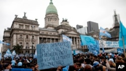 Manifestation contre la dépénalisation de l’avortement, devant le Congrès à Buenos Aires, Argentine, 8 août 2018.