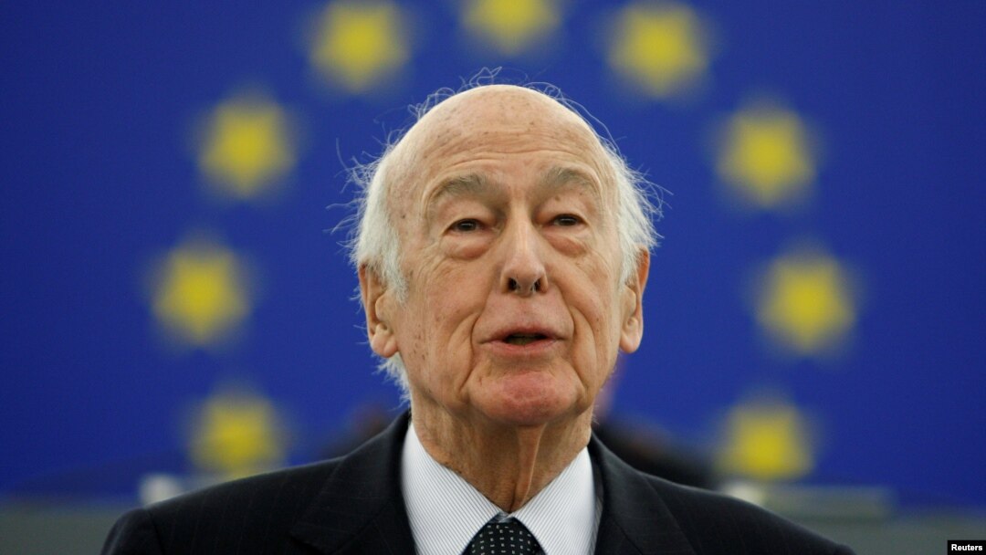 Mantan presiden Perancis Valery Giscard d'Estaing saat berpidato di Parlemen Eropa, di Strasbourg, Perancis, 13 Januari 2009. (Foto: Reuters)