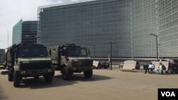 خودروهای نظامی سنگین در مقابل مقر ناتو 