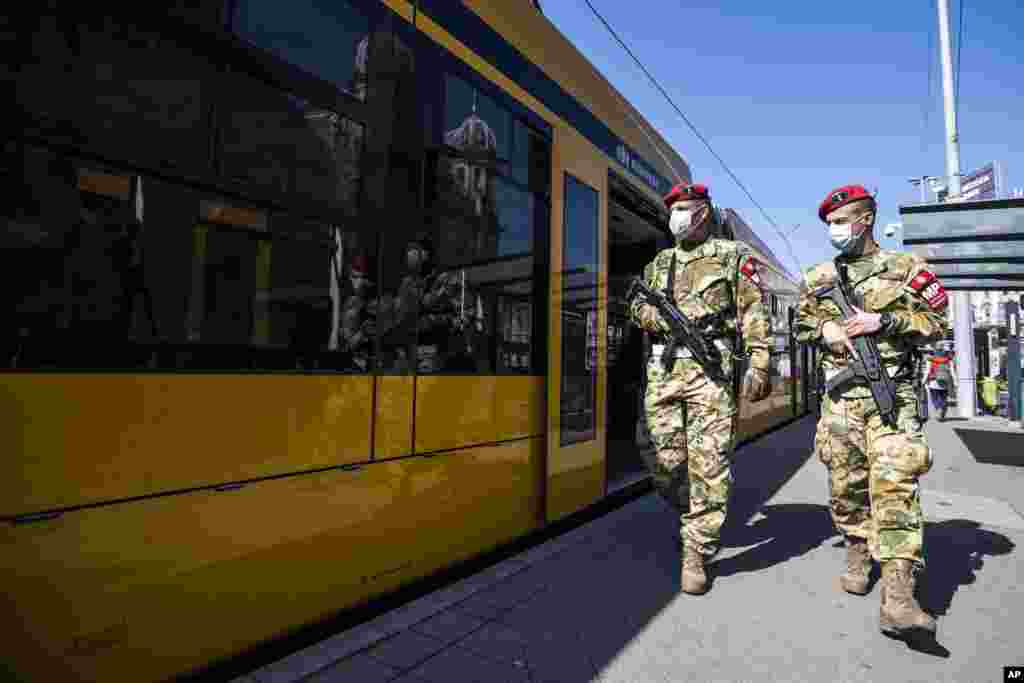 گشت نیروهای ارتش مجارستان در مرکز شهر بوداپست.