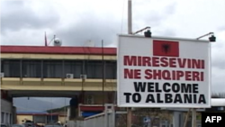 Emigrantët shqiptarë flasin për qëndrimin e tyre në Greqi