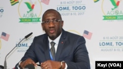 Le ministre ivoirien du commerce, Souleymane Diarrassouba, à la cérémonie de clôture de la 16eme conférence de l’Agoa à Lomé, Togo, 10 août 2017. (VOA/Kayi Lawson)