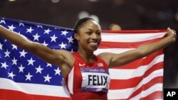 Pelari AS, Allyson Felix meluapkan kegembiraannya seusai meraih medali emas di nomor final lari 200 meter putri Olimpiade London 2012 (AP Photo/Ben Curtis)