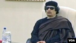 Moammar Gaddafi dilaporkan pernah mengirimkan utusan ke Tiongkok untuk membeli persenjataan canggih guna melawan pemberontak.