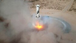 El cohete impulsor New Shepard de Blue Origin hace un aterrizaje vertical en el sitio de lanzamiento Launch Site One en Texas el 14 de enero de 2021.