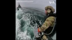 英国皇家海军展示喷气式飞行服 士兵飞行速度超过快艇