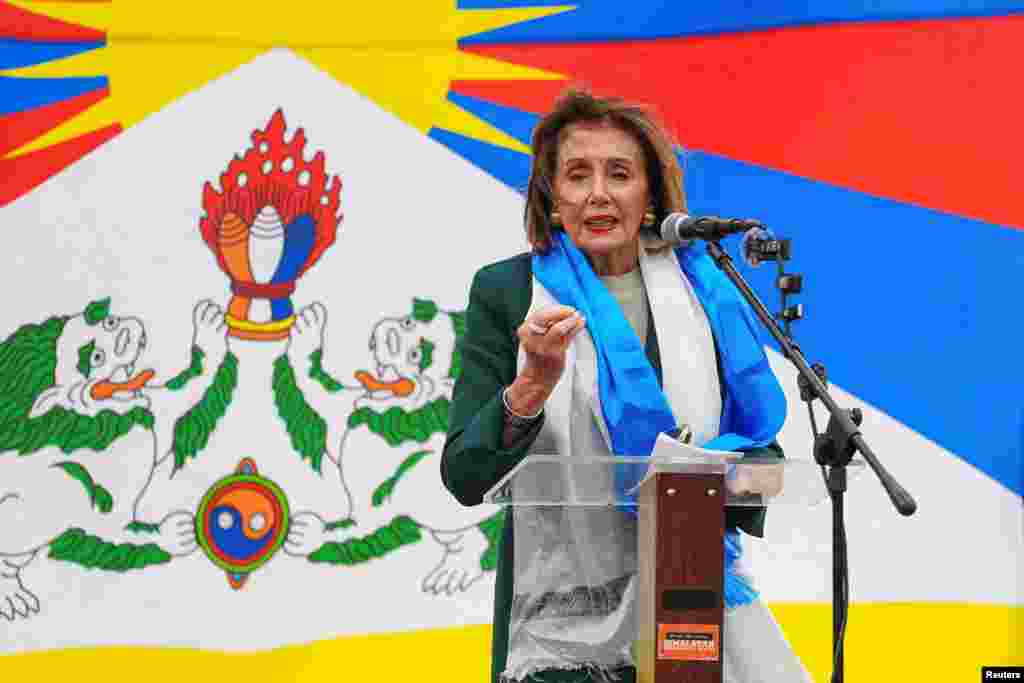 前众议院议长、加州民主党籍联邦众议员南希·佩洛西在华盛顿国家大草坪举行的“自由西藏”抗议活动上发表讲话，抗议中国国家主席习近平对美国进行国事访问。(2026年9月24日)