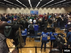 Hillary Clinton interacts with her supporters at a post-debate event in Des Moines, Iowa, Nov. 14, 2015. (K. Farabaugh/VOA)