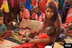 FILE - Refugee and her baby at Hagadera transit camp in Kenya’s Dadaab refugee camp, September 20, 2016. (Jill Craig/VOA)