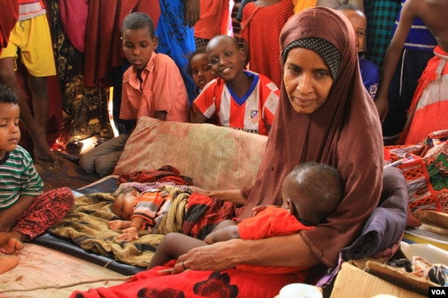 FILE - Refugee and her baby at Hagadera transit camp in Kenya’s Dadaab refugee camp, September 20, 2016. (Jill Craig/VOA)