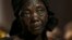 Hauwa Nkaki uwar daya daga cikin yara mata fiye da 200 da aka sace a garin Chibok ke nan a taron manema labarai akan yaran da aka yi a Legas 5 ga watan Yuni, 2014.