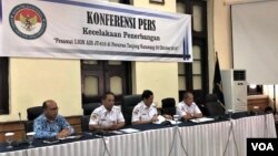 KNKT menyampaikan konferensi pers di kantornya di Jakarta hari Kamis (29/11). (Foto: VOA/Ghita).