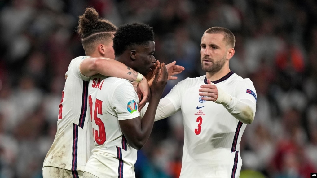 Fyerje raciste ndaj tre futbollistëve anglezë pas humbjes nga Italia