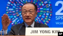 World Bank President Jim Yong Kim gestures while speaking at a news conference during the World Bank/IMF Spring Meetings, Thursday, April 14, 2016, at IMF headquarters in Washington. 