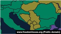Na fotografiji su žutom bojom prikazane delimično slobodne balkanske zemlje: Albanija, Bosna i Hercegovina, Crna Gora, Kosovo, Severna Makedonija i Srbija, kao i centralno-evropska članica EU Mađarska (Foto: www.freedomhouse.org)
