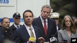 Gubernur New York, Andrew Cuomo, berbicara usai NYPD mengamankan peledak dari Time Warner Center.