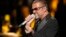La policía señaló que calificó la muerte de George Michael como "inexplicable pero no sospechosa" y que se realizará una autopsia en su debido momento”.