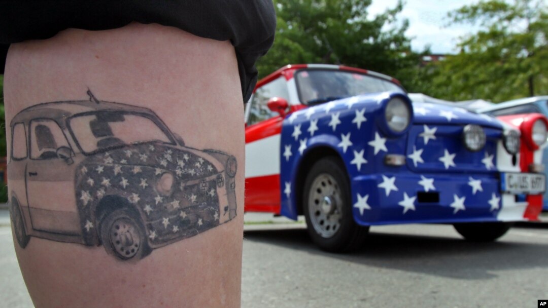 Las revisiones de tatuajes, limitan las posibilidades principalmente de los hispanos de obtener una licencia de trabajo.