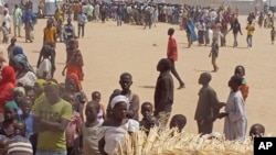 Những người rời bỏ nhà cửa do bạo lực từ những kẻ Hồi giáo cực đoan Boko Haram bên trong một trại tị nạn ở Minawao, Cameroon.
