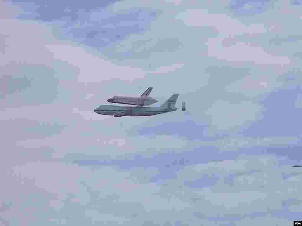 A lomos del Jumbo 747 el Discovery volvi&oacute; a provocar admiraci&oacute;n en los estadounidenses.