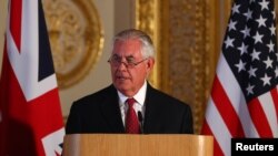 Menteri Luar Negeri AS Rex Tillerson berbicara dalam sebuah konferensi pers di Lancaster House di London, Inggris, 14 September 2017.