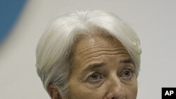 ທ່ານນາງ Christine Lagarde ຫົວໜ້າບໍລິຫານກອງທຶນສາກົນ ກ່າວຕໍ່ກອງປະຊຸມນັກຂ່າວທ່ີກຸງມອສກູ, ຣັດເຊຍ.
ວັນທີ 8 ພະຈິກ2011.