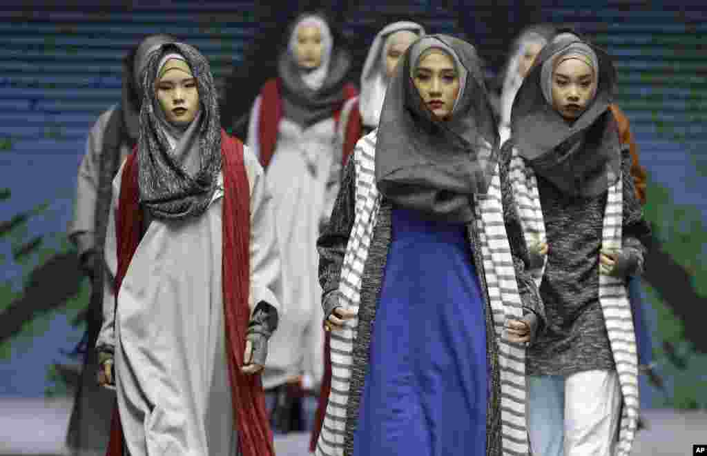 فستیوال مد زنان مسلمانان در جاکارتا، پایتخت اندونزی. این هفته مد در آستانه ماه رمضان در این شهر برگزار شد.