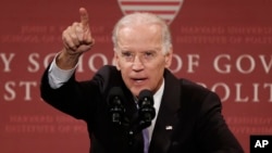 Wapres AS Joe Biden saat berpidato di Universitas Harvard.