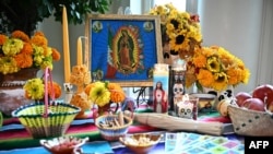 Una “ofrenda”, el altar mexicano por el Día de los Muertos.