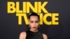 Aktris sekaligus sutradara, Zoe Kravitz, di acara pemutaran perdana film "Blink Twice" di Los Angeles (Foto: AP/Chris Pizzello)