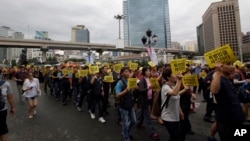 South Koreans march during a rally 100 days after the ferry Sewol sunk in Seoul, South Korea, July 24, 2014. 